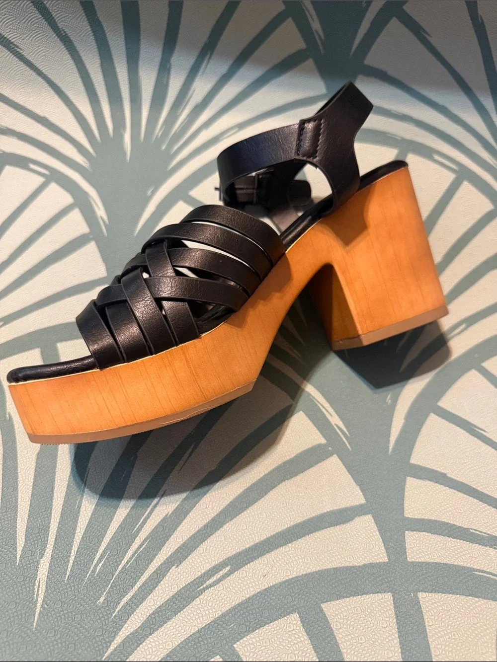 Womens Tru comfort foam Woven Leather Platform Sandal size 8. Never worn!